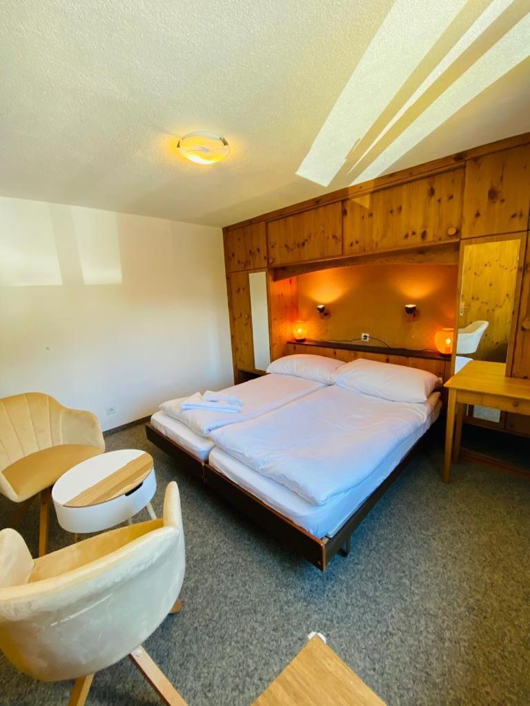 Hotel Old Jnn Klosters Exteriör bild