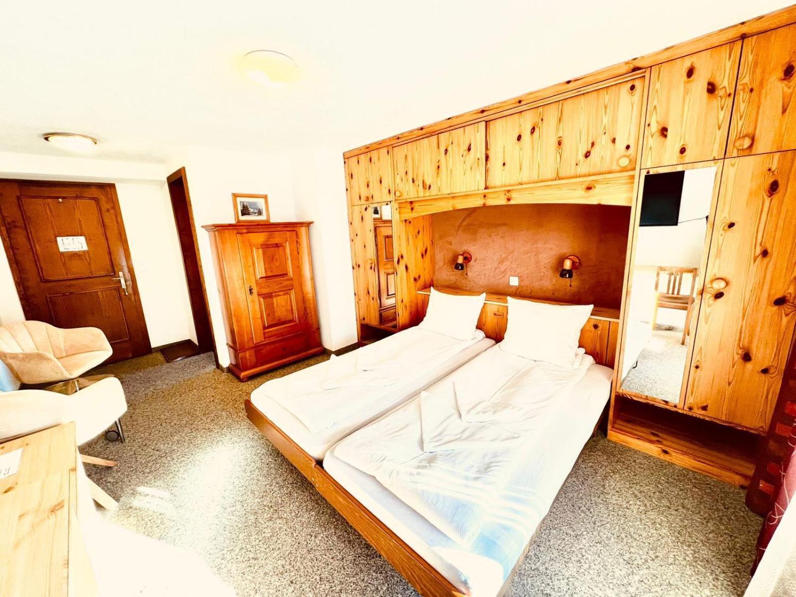 Hotel Old Jnn Klosters Exteriör bild