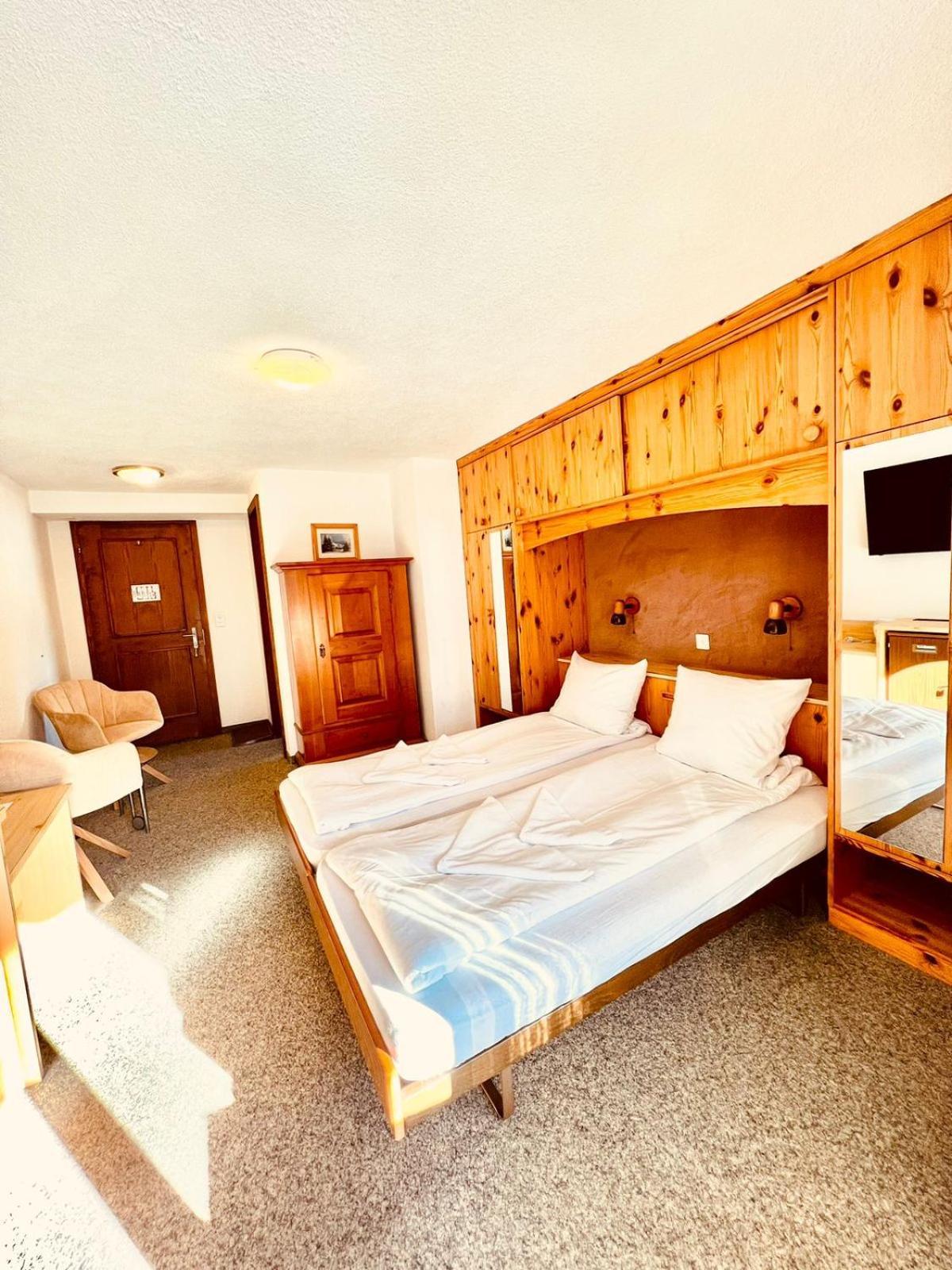 Hotel Old Jnn Klosters Exteriör bild