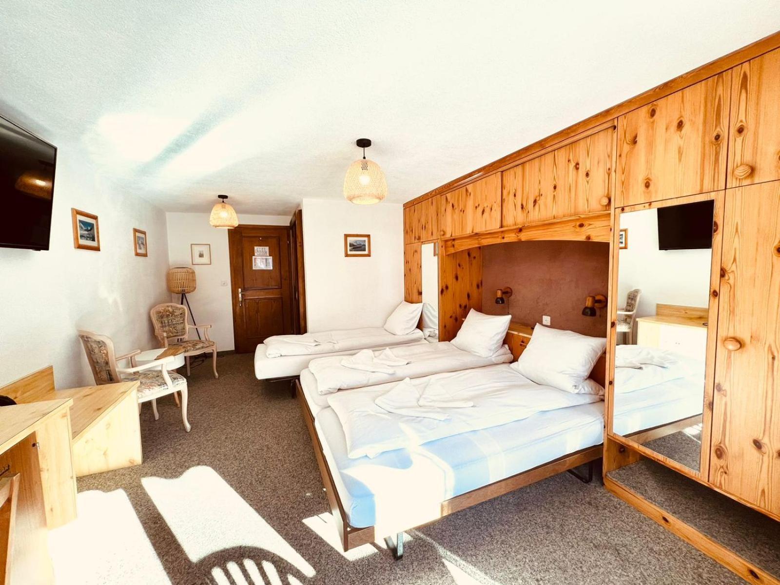 Hotel Old Jnn Klosters Exteriör bild